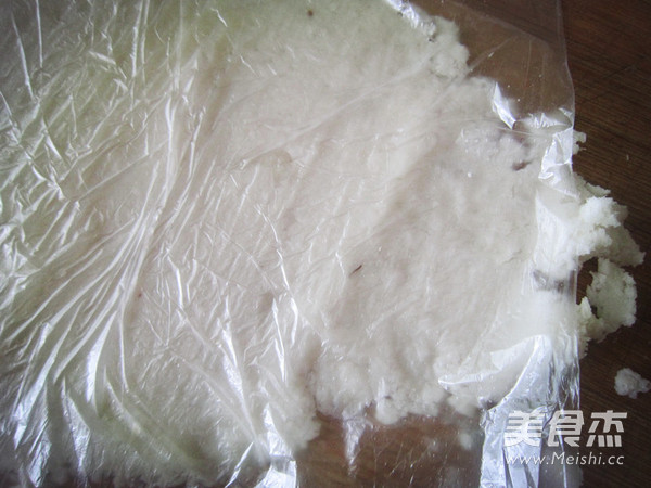 红<a href=/shicai/guopin/Zao/index.html target=_blank><u>枣</u></a><a href=/shicai/shucai/ShanYao/index.html target=_blank><u>山药</u></a>糕的做法