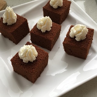 <a href=/shicai/mimian/QiaoKeLi/index.html target=_blank><u>巧克力</u></a>海绵蛋糕