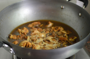 彩椒<a href=/shicai/shucai/XiangGu/index.html target=_blank><u>香菇</u></a>鸡