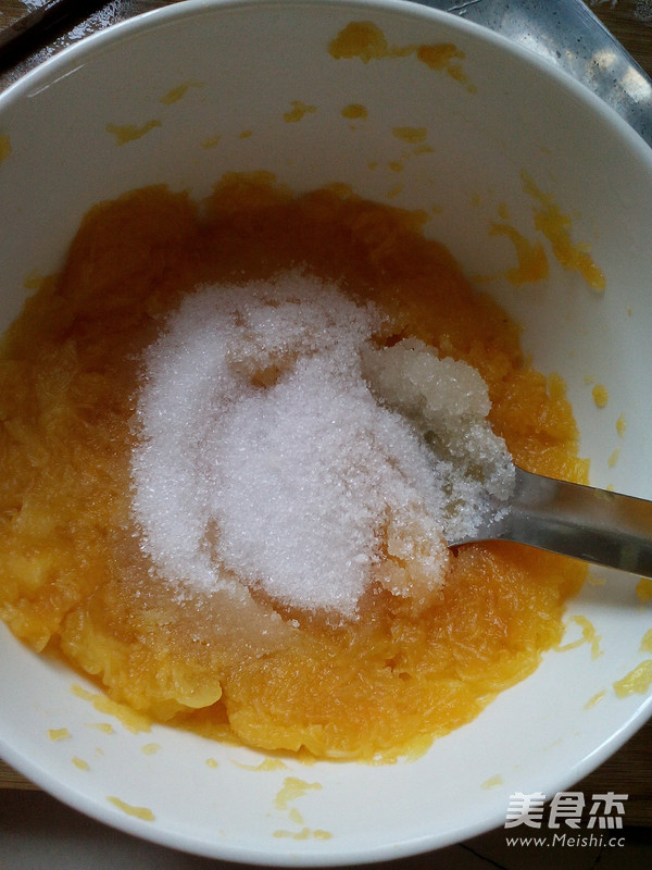 <a href=/shicai/shucai/NanGua/index.html target=_blank><u>南瓜</u></a>饼的做法