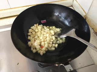 <a href=/shicai/shucai/BoCai/index.html target=_blank><u>菠菜</u></a><a href=/shicai/rouqin/NiuRou/index.html target=_blank><u>牛肉</u></a>块面