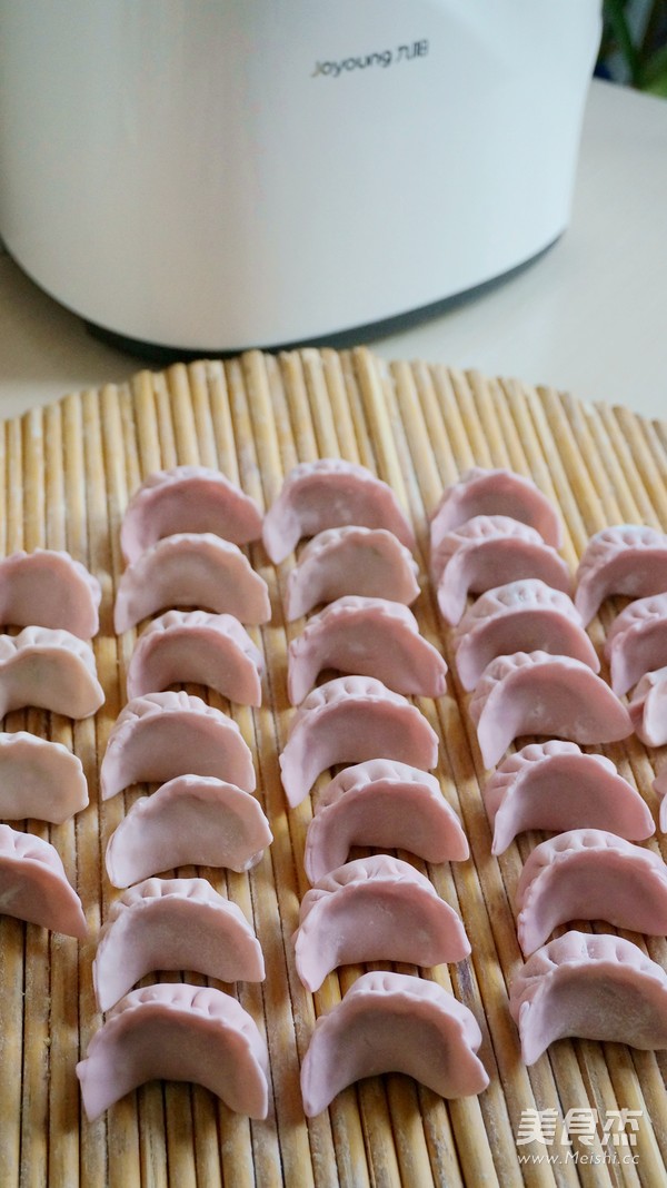 <a href=/shicai/rouqin/ZhuRou/index.html target=_blank><u>猪肉</u></a><a href=/shicai/shucai/XingBaoGu/index.html target=_blank><u><a href=/shicai/guopin/Xing/index.html target=_blank><u>杏</u></a>鲍菇</u></a>水饺的做法