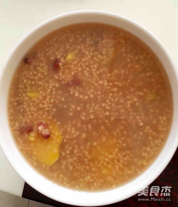 <a href=/shicai/mimian/XiaoMi/index.html target=_blank><u>小米</u></a><a href=/shicai/mimian/HongDou/index.html target=_blank><u>红豆</u></a><a href=/shicai/shucai/DiGua/index.html target=_blank><u>地瓜</u></a>粥的做法