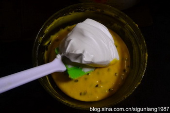 <a href=/shicai/guopin/BaiXiangGuo/index.html target=_blank><u>百香果</u></a><a href=zt/qifengdg target=_blank><u>戚风蛋糕</u></a>步骤10