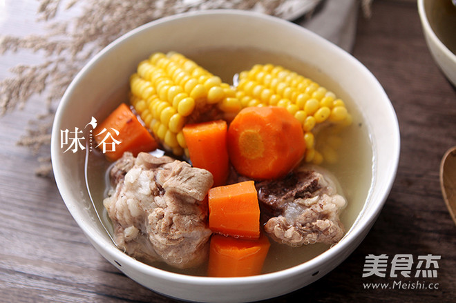<a href=/shicai/shucai/HuLuoBo/index.html target=_blank><u>胡<a href=/shicai/shucai/LuoBo/index.html target=_blank><u>萝卜</u></a></u></a><a href=/shicai/mimian/YuMi/index.html target=_blank><u>玉米</u></a>筒骨汤的做法