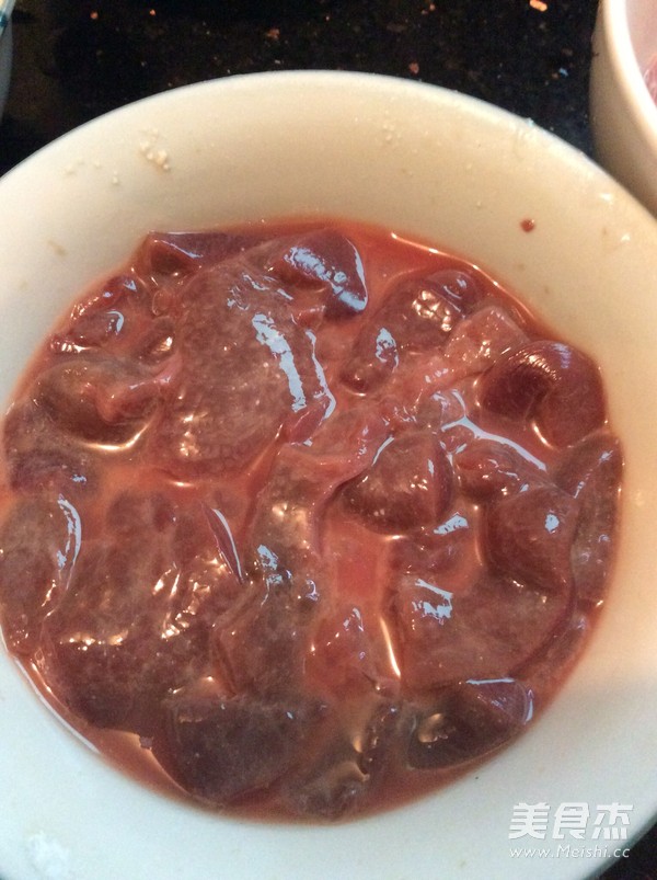 美味清淡粥(瘦肉<a href=/shicai/rouqin/ZhuGan/index.html target=_blank><u>猪肝</u></a><a href=/shicai/shucai/XiangGu/index.html target=_blank><u>香菇</u></a><a href=/shicai/shucai/JieCai/index.html target=_blank><u>芥菜</u></a>粥)的做法