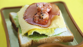 <a href=/shicai/guopin/NuiYouGuo/index.html target=_blank><u><a href=/shicai/guopin/NiuYouGuo/index.html target=_blank><u>牛油果</u></a></u></a>鲜虾三明治