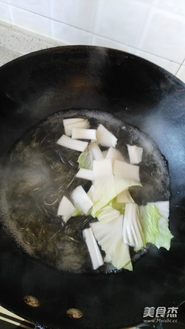 <a href=/shicai/rouqin/NiuNan/index.html target=_blank><u>牛腩</u></a><a href=/shicai/shucai/HongShu/index.html target=_blank><u>红薯</u></a>粉的做法