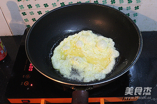 <a href=/shicai/shucai/MuEr/index.html target=_blank><u>木耳</u></a><a href=/shicai/rouqin/XiangChang/index.html target=_blank><u>香肠</u></a>炒<a href=/shicai/rouqin/JiDan/index.html target=_blank><u>鸡蛋</u></a>的做法