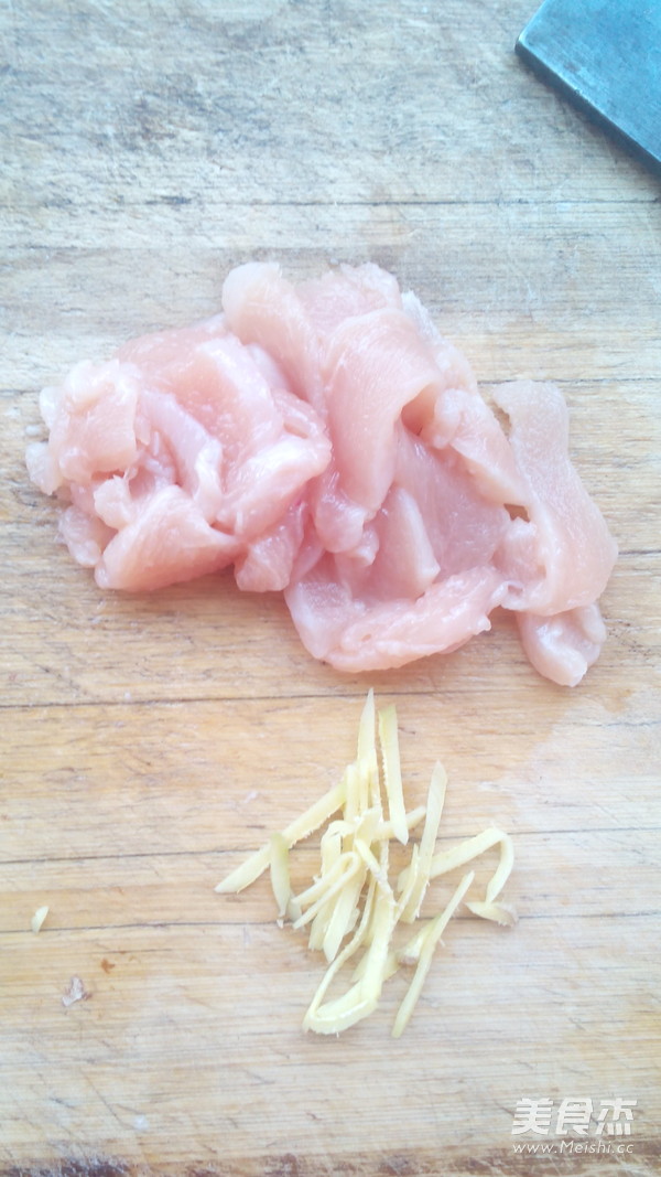 <a href=/shicai/rouqin/ZhengJi/index.html target=_blank><u>鸡肉</u></a>菌菇饺子的做法