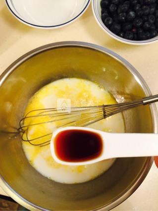 <a href=/shicai/guopin/LanMei/index.html target=_blank><u>蓝莓</u></a>奶香蛋糕