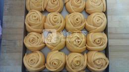 <a href=/shicai/shucai/NanGua/index.html target=_blank><u>南瓜</u></a>玫瑰<a href=/shicai/mimian/MianBao/index.html target=_blank><u>面包</u></a>