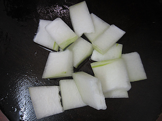 <a href=/shicai/shucai/XiangGu/index.html target=_blank><u>香菇</u></a><a href=/shicai/shucai/DongGua/index.html target=_blank><u>冬瓜</u></a>肉丸汤