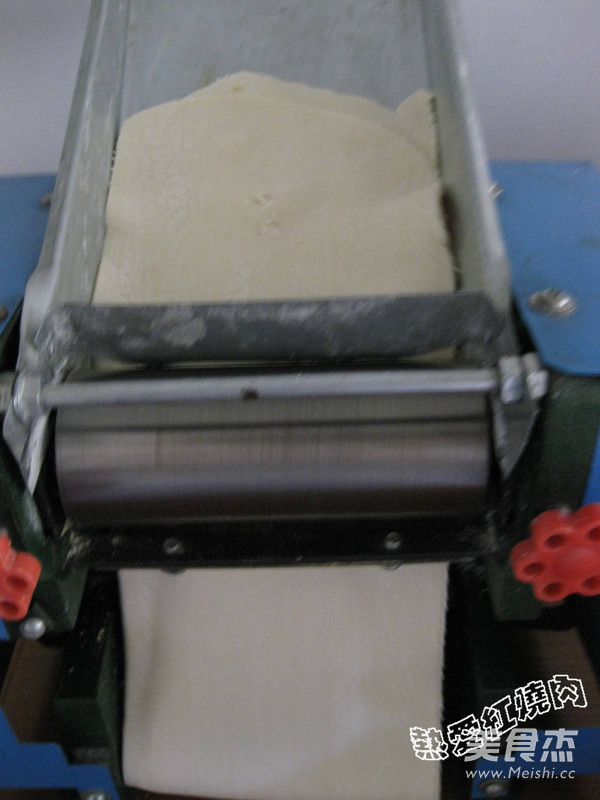 奶香竹炭双色馒头的做法