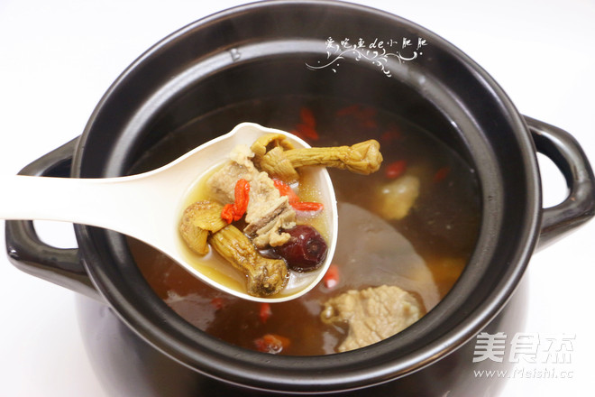 松茸菌<a href=/shicai/rouqin/PaiGu/index.html target=_blank><u>排骨</u></a>汤的做法