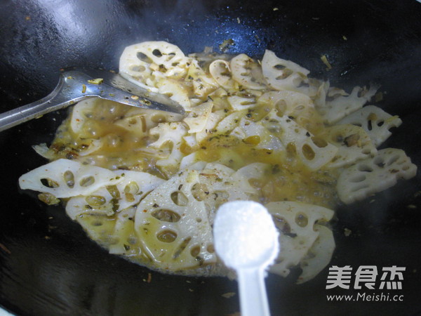 酸菜炒<a href=/shicai/shucai/Ou/index.html target=_blank><u>藕</u></a>的做法