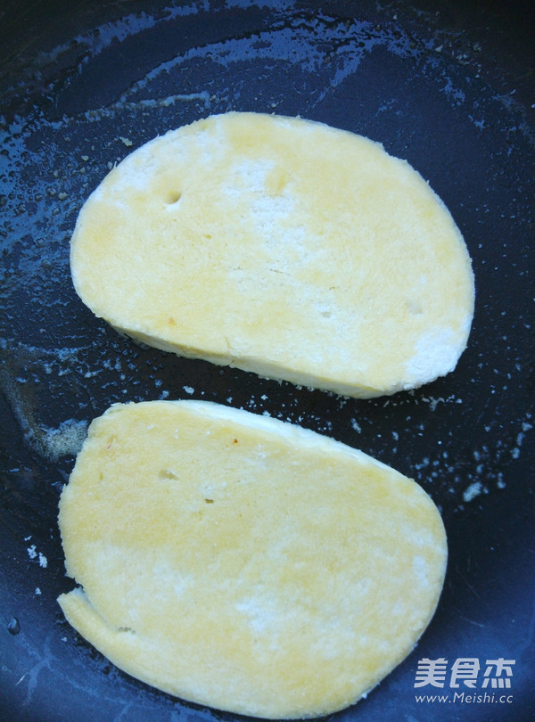 早餐煎馒头三明治的做法