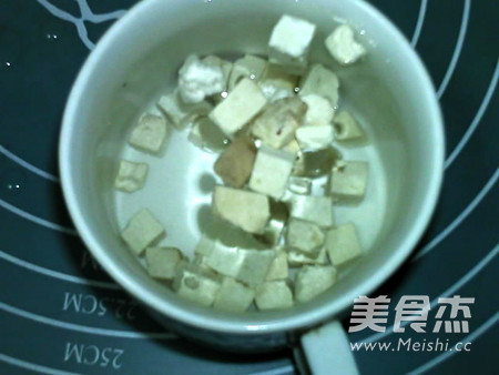 养胃<a href=/shicai/yaoshi/FuLing/index.html target=_blank><u>茯苓</u></a><a href=/shicai/guopin/HeiZhiMa/index.html target=_blank><u>黑<a href=/shicai/guopin/ZhiMa/index.html target=_blank><u>芝麻</u></a></u></a><a href=/shicai/shucai/ShanYao/index.html target=_blank><u>山药</u></a>糊的做法