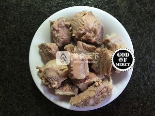 秋季减肥正当时养颜瘦身的白<a href=/shicai/shucai/LuoBo/index.html target=_blank><u>萝卜</u></a><a href=/shicai/rouqin/PaiGu/index.html target=_blank><u>排骨</u></a>汤