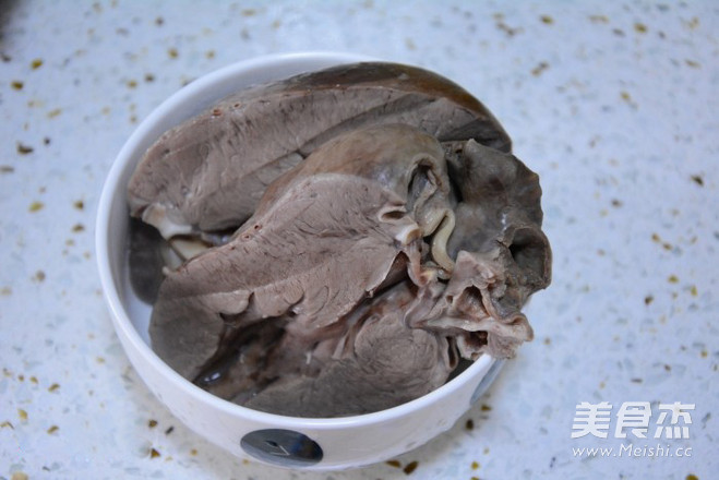 凉拌<a href=/shicai/rouqin/ZhuXin/index.html target=_blank><u>猪心</u></a>家常做法的做法