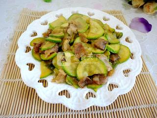 <a href=/shicai/shucai/XiHuLu/index.html target=_blank><u>西葫芦</u></a>炒肉