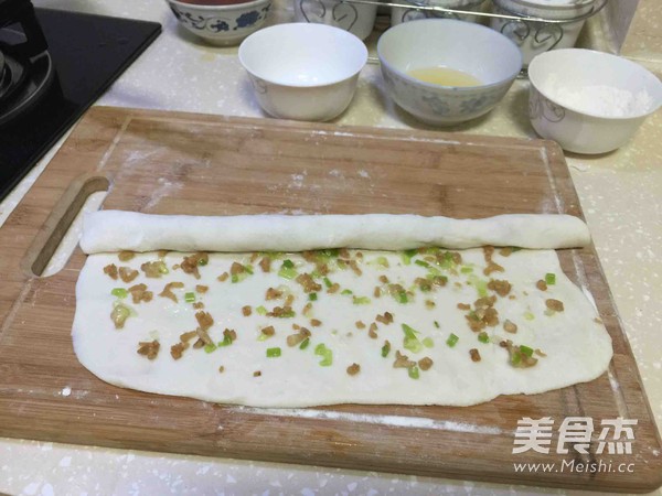 香葱<a href=/shicai/rouqin/ZhuYou/index.html target=_blank><u>猪油</u></a>饼的做法