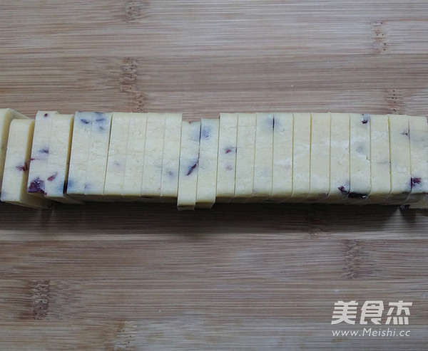 <a href=/shicai/guopin/ManYueMei/index.html target=_blank><u>蔓越莓</u></a>饼干的做法