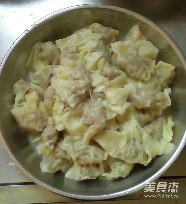 <a href=/shicai/shucai/QingCai/index.html target=_blank><u>青菜</u></a>水饺的做法