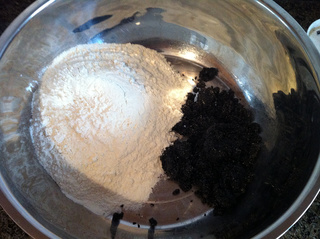 <a href=/shicai/guopin/HeiZhiMa/index.html target=_blank><u>黑<a href=/shicai/guopin/ZhiMa/index.html target=_blank><u>芝麻</u></a></u></a>馒头卷