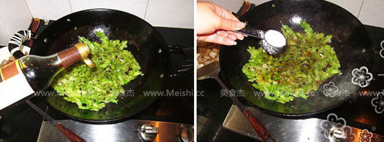 <a href=/shicai/shucai/KuGua/index.html target=_blank><u>苦瓜</u></a>香焖<a href=/shicai/rouqin/WuHuaRou/index.html target=_blank><u>五花肉</u></a>mM.jpg