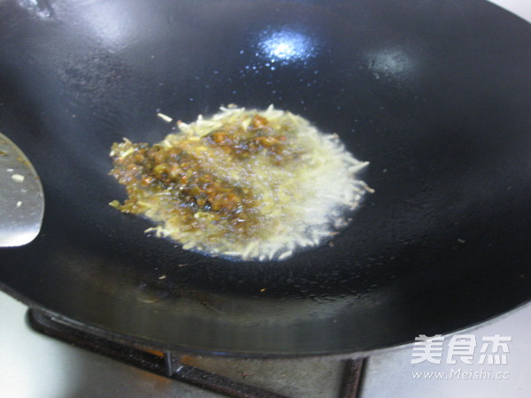 酸菜炒<a href=/shicai/shucai/Ou/index.html target=_blank><u>藕</u></a>的做法