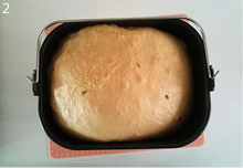 <a href=/shicai/guopin/GuiYuan/index.html target=_blank><u>桂圆</u></a>亚麻籽软欧包步骤2