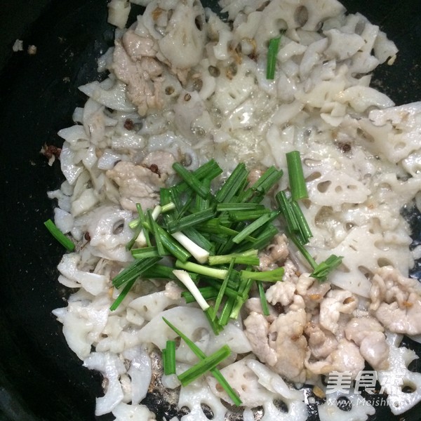 <a href=/shicai/shucai/LianOu/index.html target=_blank><u>莲<a href=/shicai/shucai/Ou/index.html target=_blank><u>藕</u></a></u></a>炒肉片的做法