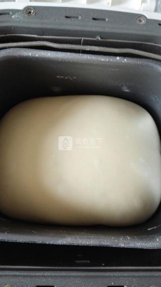 酥粒<a href=/shicai/mimian/HongDou/index.html target=_blank><u>红豆</u></a>餐包