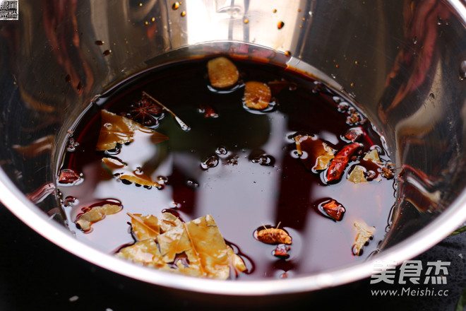 卤<a href=/shicai/rouqin/AnChun/index.html target=_blank><u>鹌鹑</u></a>蛋的做法