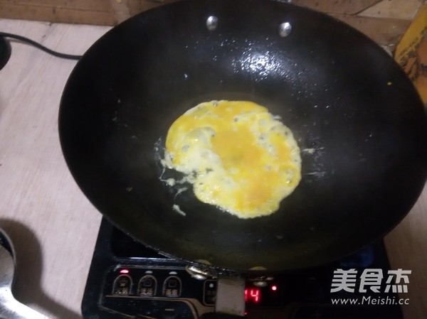 <a href=/shicai/shuichanpin/ZiCai/index.html target=_blank><u>紫菜</u></a>蛋炒饭的做法