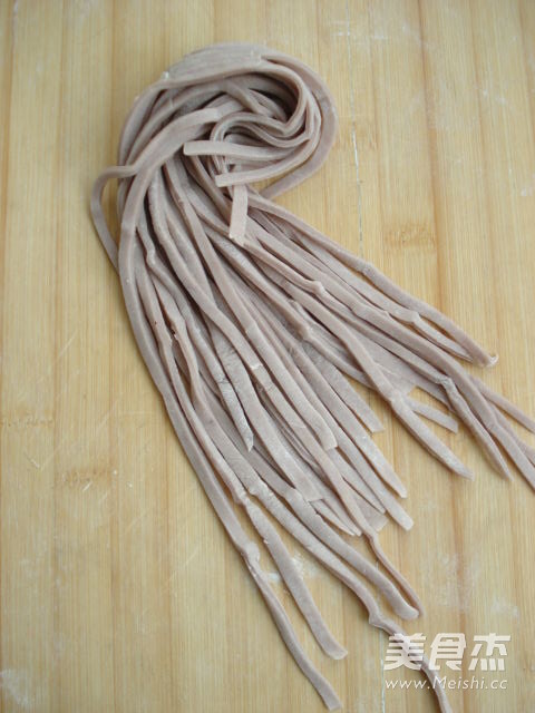 <a href=/shicai/shucai/ZiShu/index.html target=_blank><u>紫薯</u></a><a href=/shicai/rouqin/JiDan/index.html target=_blank><u>鸡蛋</u></a>面的做法