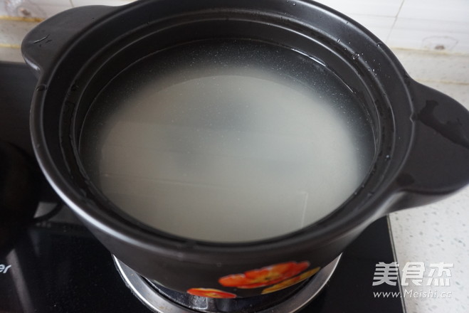 <a href=/shicai/shucai/HuLuoBo/index.html target=_blank><u>胡<a href=/shicai/shucai/LuoBo/index.html target=_blank><u>萝卜</u></a></u></a><a href=/shicai/rouqin/PiDan/index.html target=_blank><u>皮蛋</u></a>瘦肉粥的做法