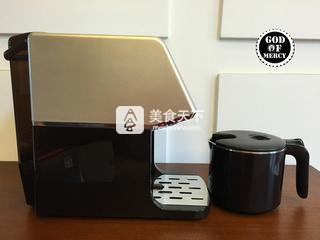 老石磨的醇<a href=/shicai/mimian/DouJiang/index.html target=_blank><u>豆浆</u></a>