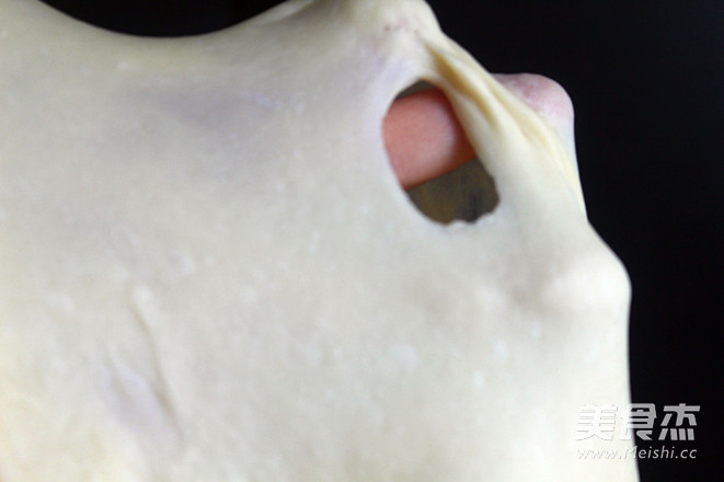 <a href=/shicai/guopin/ZhiMa/index.html target=_blank><u>芝麻</u></a>豆沙<a href=/shicai/mimian/MianBao/index.html target=_blank><u>面包</u></a>的做法