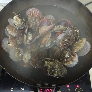 蒜蓉<a href=/shicai/mimian/FenSi/index.html target=_blank><u>粉丝</u></a><a href=/shicai/shuichanpin/ShanBei/index.html target=_blank><u>扇贝</u></a>