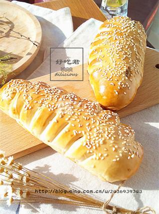 豆沙麦穗<a href=/shicai/mimian/MianBao/index.html target=_blank><u>面包</u></a>