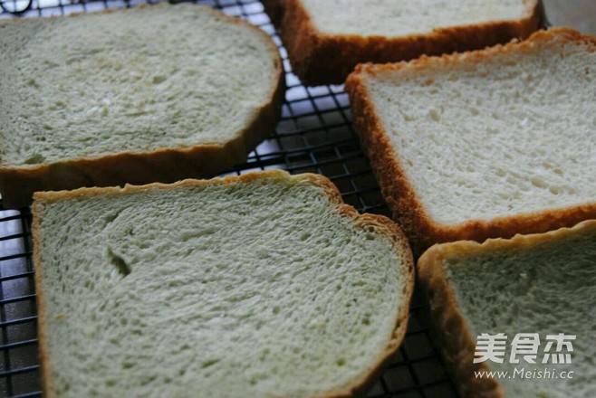 <a href=/shicai/guopin/NuiYouGuo/index.html target=_blank><u><a href=/shicai/guopin/NiuYouGuo/index.html target=_blank><u>牛油果</u></a></u></a>三明治的做法