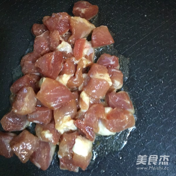 圆椒炒肉丁的做法