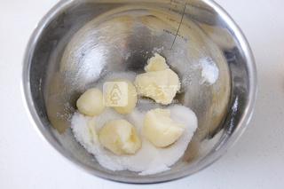 <a href=/shicai/guopin/HuaSheng/index.html target=_blank><u>花生</u></a><a href=/shicai/mimian/QiaoKeLi/index.html target=_blank><u>巧克力</u></a>蛋糕