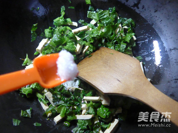 <a href=/shicai/shucai/WoSun/index.html target=_blank><u>莴笋</u></a>叶炒<a href=/shicai/mimian/DouFu/index.html target=_blank><u>豆腐</u></a>干的做法