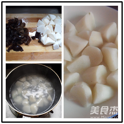 <a href=/shicai/shucai/ShanYao/index.html target=_blank><u>山药</u></a><a href=/shicai/shucai/MuEr/index.html target=_blank><u>木耳</u></a>丸子汤的做法