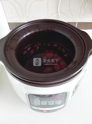 红<a href=/shicai/guopin/Zao/index.html target=_blank><u>枣</u></a><a href=/shicai/guopin/WuHuaGuo/index.html target=_blank><u>无花果</u></a>汤