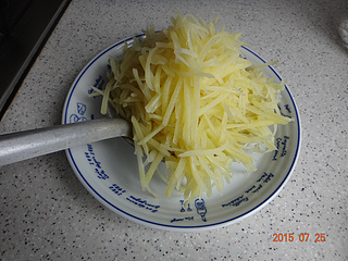 凉拌<a href=/shicai/shucai/TuDou/index.html target=_blank><u>土豆</u></a>丝红油炝<a href=/shicai/shucai/TuDou/index.html target=_blank><u>土豆</u></a>丝