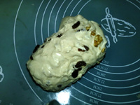 <a href=/shicai/guopin/PuTaoGan/index.html target=_blank><u><a href=/shicai/guopin/PuTao/index.html target=_blank><u>葡萄</u></a>干</u></a>核<a href=/shicai/guopin/Tao/index.html target=_blank><u>桃</u></a>肉桂<a href=/shicai/mimian/MianBao/index.html target=_blank><u>面包</u></a>卷